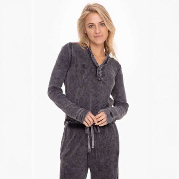 Mono B Mineral-Washed Waffle Knit Henley Top Black Women’s Medium NWT New Cotton - Picture 1 of 5